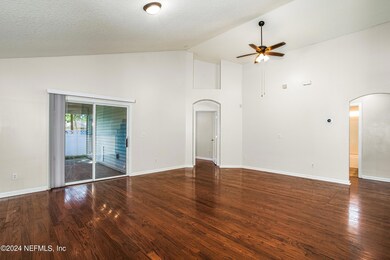 11046 Campus Heights Ln, Jacksonville, FL 32218 - photo 4