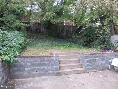 102 W Taylor Run Pkwy, Alexandria, VA 22314 - photo 2