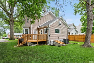 2027 Pershing Ave, Davenport, IA 52803 - photo 3