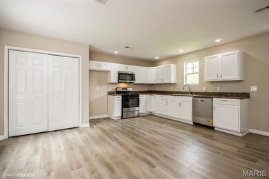 713 S Jackson St, Litchfield, IL 62056 - photo 4