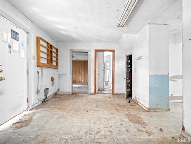 402 W Pleasant St, Churubusco, IN 46723 - photo 6