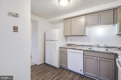 7201 Sleep Soft Cir, Columbia, MD 21045 - photo 3