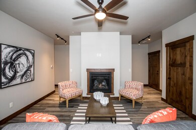 Living Room/Fireplace