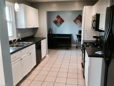 Nice size kitchen 9.6x 11.6 with eat in area 9.5x 