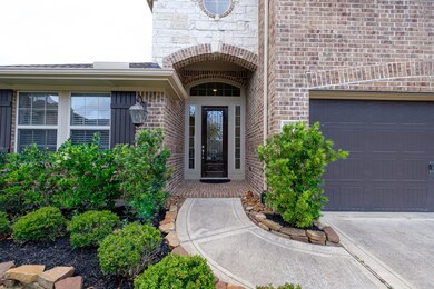 Natural stone, dark walnut shutters and contrastin