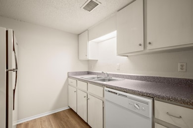 2401 Leon St unit 105, Austin, TX 78705 - photo 7