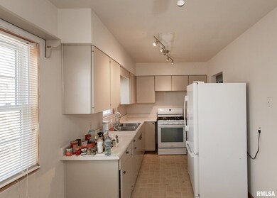 1526 N Clark St, Davenport, IA 52804 - photo 7