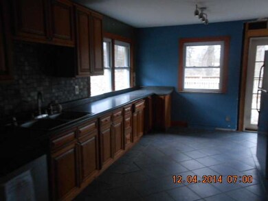 279 Melody Ln, Carpentersville, IL 60110 - photo 4