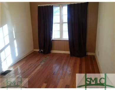Bedroom. Hardwood Floors