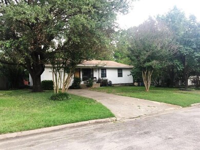 313 Fannin Ave, Bonham, TX 75418 - photo 2