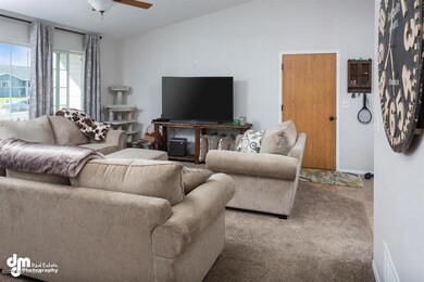 21-Living Room_DMD_8896