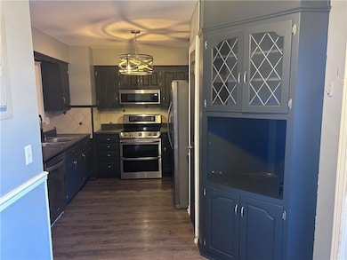 472 W 104th St unit B, Kansas City, MO 64114 - photo 2