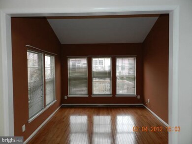 2559 Chase Wellesley Dr, Herndon, VA 20171 - photo 3