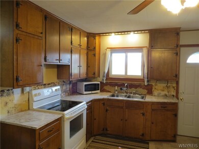 5543 Mapleton Rd, Lockport, NY 14094 - photo 7