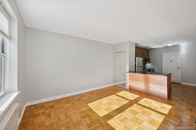 Cryder Point Co-op unit 1M, Whitestone, NY 11357 - photo 3
