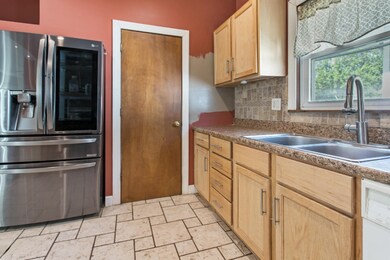 369 W 18th St, Holland, 49423 INT-19
