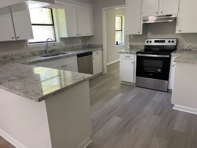 2121 Park Dr, McComb, MS 39648 - photo 5