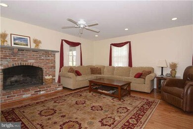 1743 Lockerbie Ln, Vienna, VA 22182 - photo 4