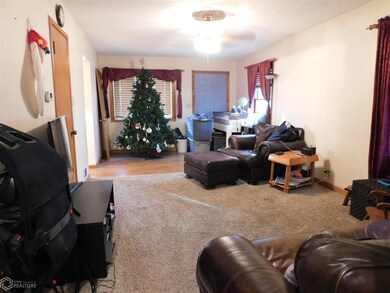 416 S 6th Ave W, Newton, IA 50208 - photo 4