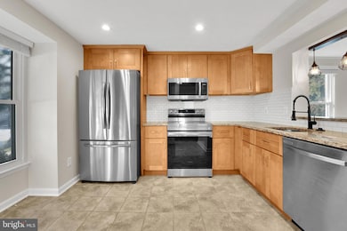 9114 Aspenpark Ct, Lorton, VA 22079 - photo 4