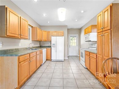 161 Wynnbrook Dr, Hendersonville, NC 28792 - photo 4