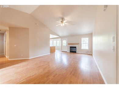 1530 Walnut Rd, Springfield, OR 97477 - photo 2