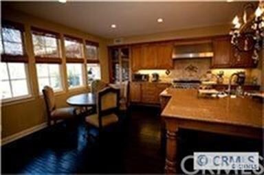 Kitchen eating area