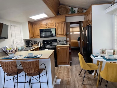 Kitchen/Breakfast Bar