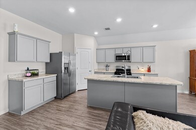 28448 Longfellow Ln, Albany, LA 70711 - photo 5