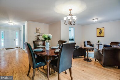 9015 Penn Manor Ct, Springfield, VA 22153 - photo 6