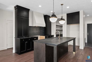 8309 E Sheridan Cir, Sioux Falls, SD 57110 - photo 2