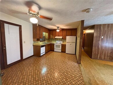 179 Garrison Dr, Cleveland, GA 30528 - photo 4