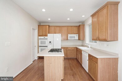 13617 Flying Squirrel Dr, Herndon, VA 20171 - photo 6