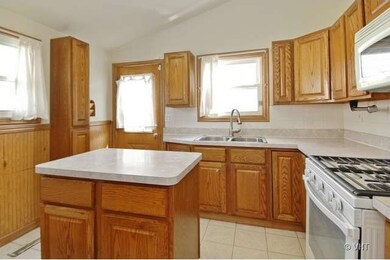 1541 Amarillo Dr, Carpentersville, IL 60110 - photo 4