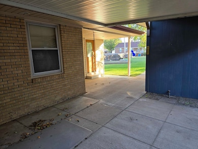 402 W 21st St, Hays, KS 67601 - photo 3