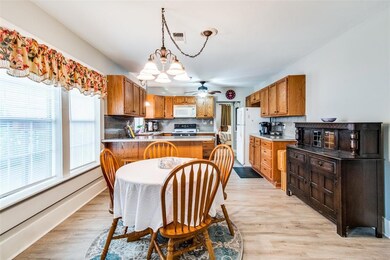 1114 S Howeth St, Gainesville, TX 76240 - photo 6