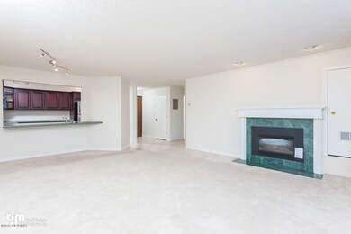 1300 W 7th Avenue 203-large-009-39-Livin