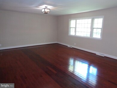 9295 Clifford Dr, White Plains, MD 20695 - photo 3