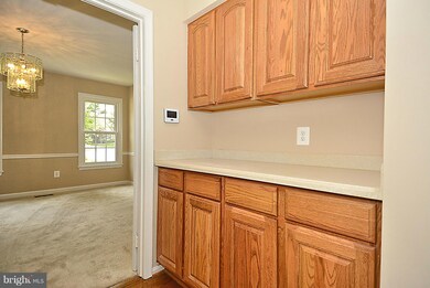 9201 Northedge Dr, Springfield, VA 22153 - photo 5