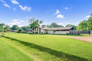 602 S Clear Creek Dr, Friendswood, TX 77546 - photo 3