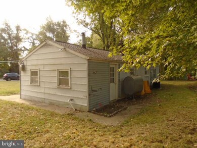 8206 Holly Rd, Clearwater Beach, MD 21226 - photo 2