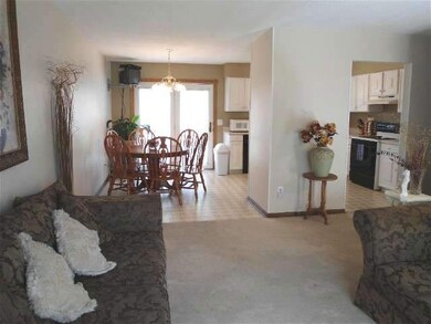 4108 Warren St, Davenport, IA 52806 - photo 2