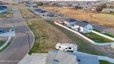 1814 Sunrise Dr, Dickinson, ND 58601 - photo 3