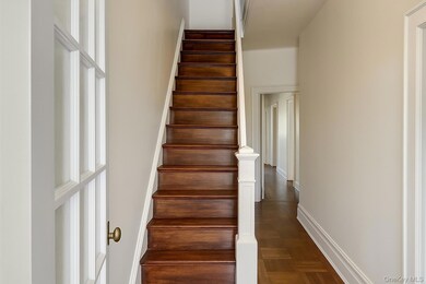 4718 39th Place unit 2, Sunnyside, NY 11104 - photo 2