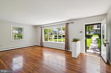 1213 Oak St, Coatesville, PA 19320 - photo 4