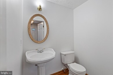 9008 Golden Leaf Ct, Springfield, VA 22153 - photo 7