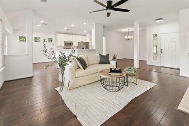 99 S Wynn Oak Cir, the Woodlands, TX 77382 - photo 5