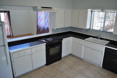 Una kitchen