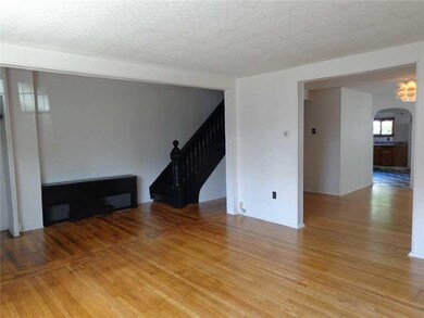 Entry/Foyer.