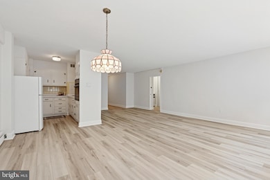 Penn Center House unit 924, Philadelphia, PA 19103 - photo 2